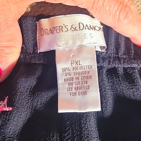 DRAPER'S & DAMON'S Women's Black Embroidered Sea Shells Crop Pants, Size: PXL - Picture 5 of 6